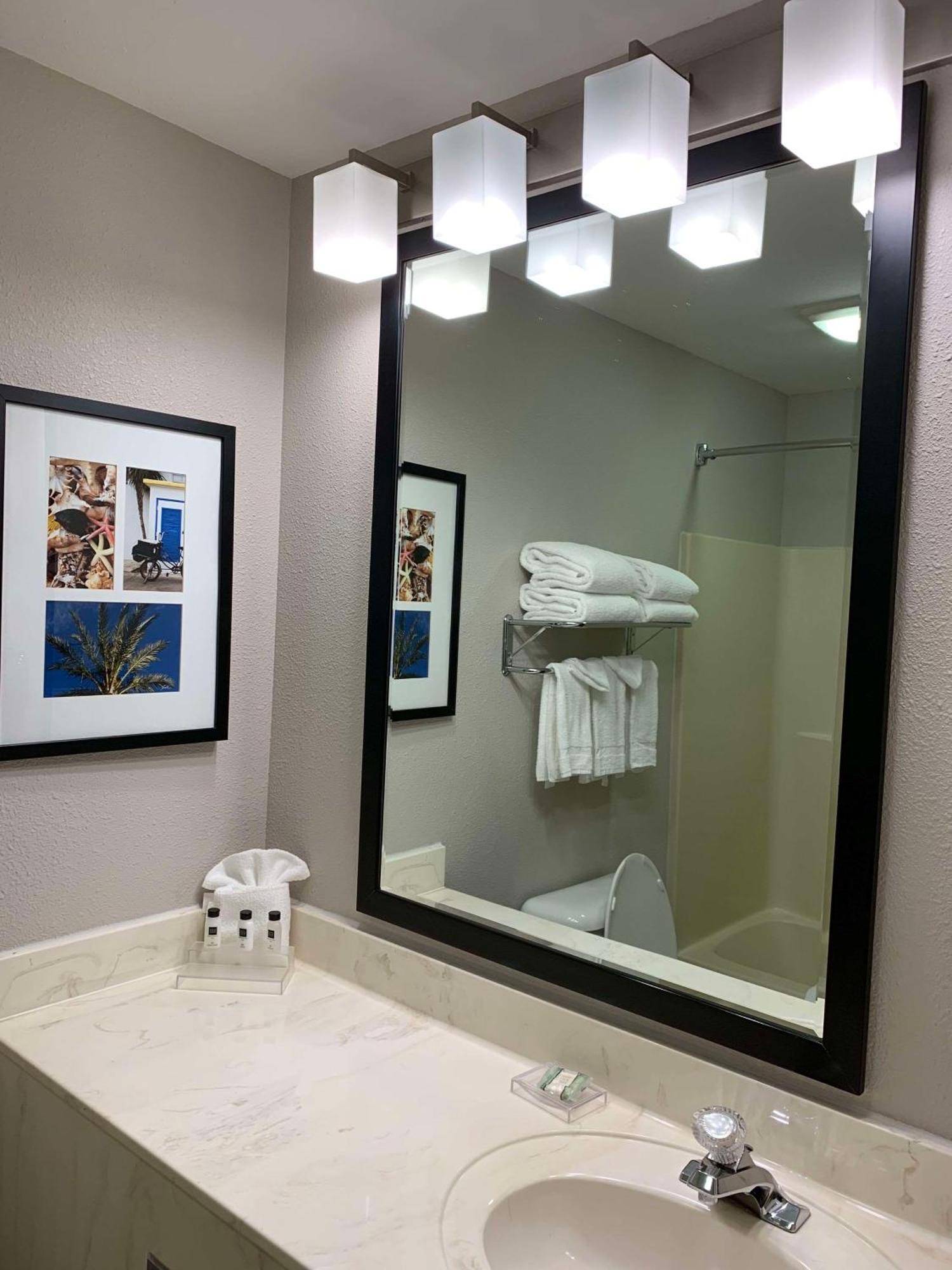 Country Inn & Suites By Radisson Kenosha - Pleasant Prairie Bagian luar foto