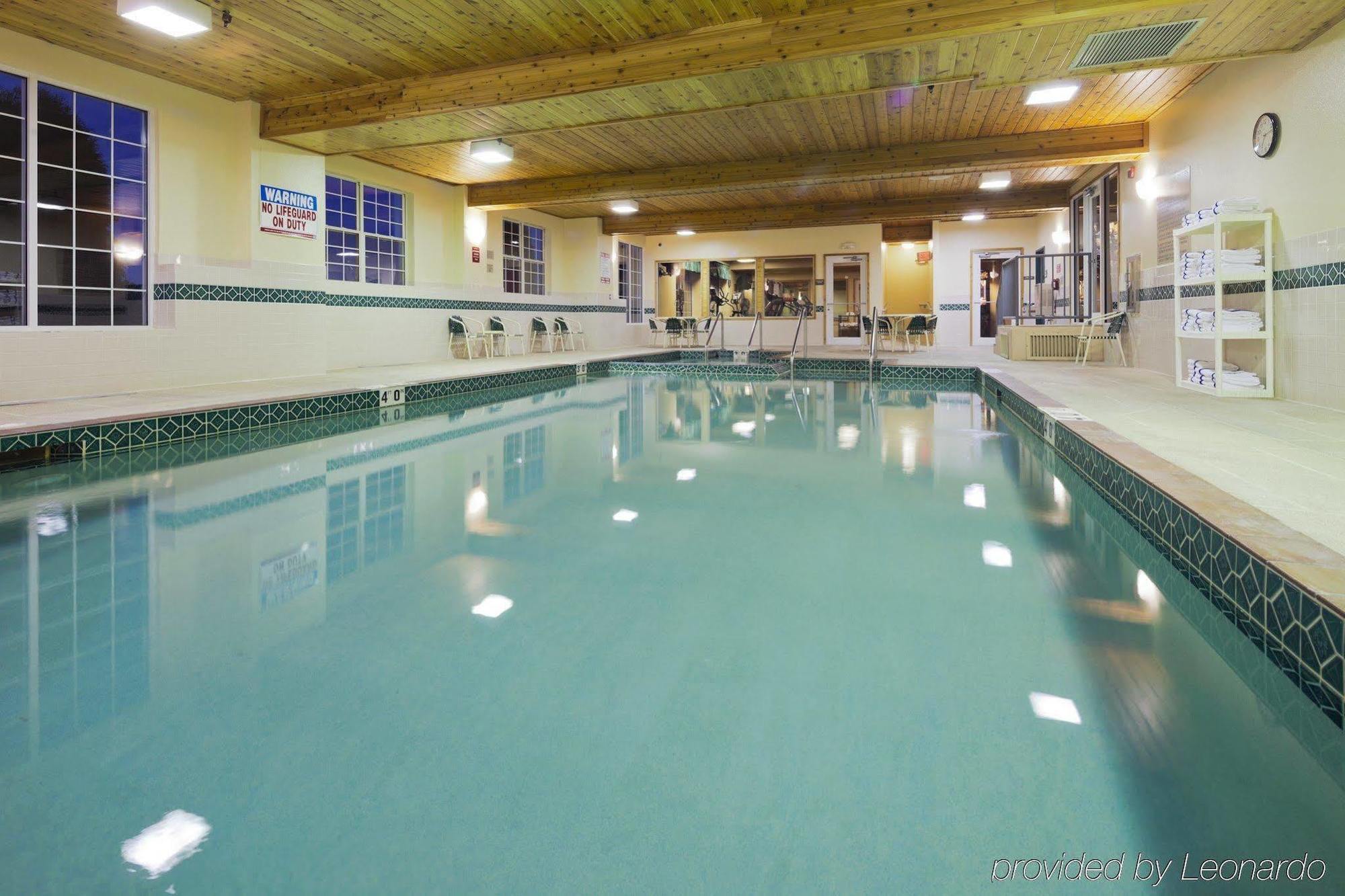 Country Inn & Suites By Radisson Kenosha - Pleasant Prairie Bagian luar foto